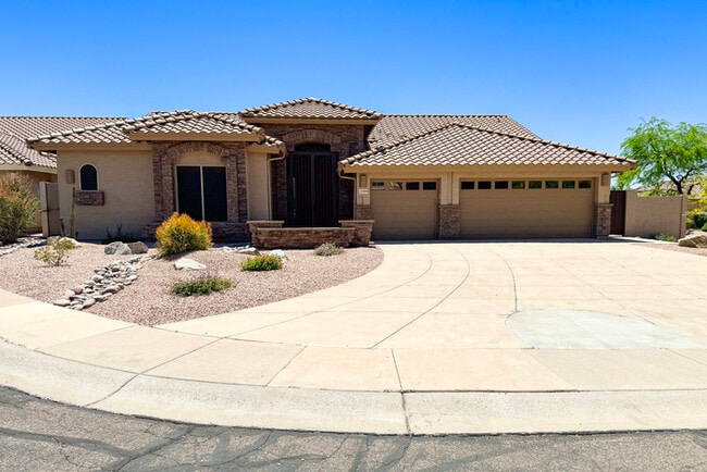 Building Photo - 3Bed/2.5 Ba House in Gated Community in No...