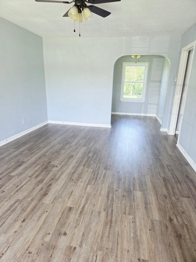 Photo - 418 W Iowa Ave