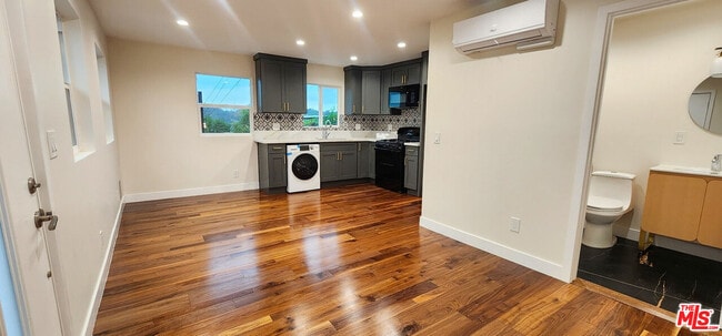 Photo - 3015 1/2 Future Pl