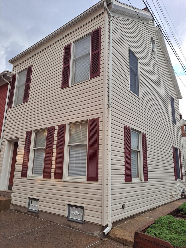 Photo - 837 W Liberty St
