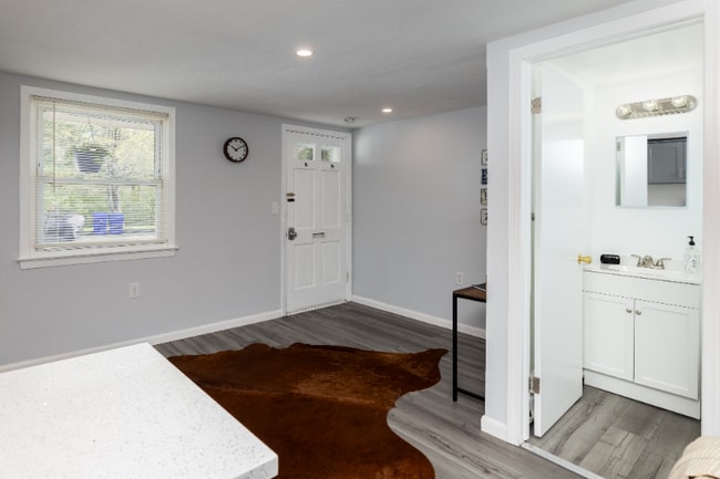 Photo - 2350 Gold Star Hwy Unit 5