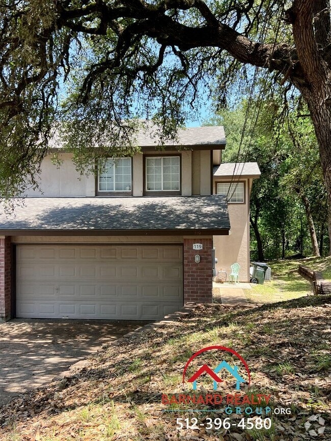 Building Photo - Available now! 3 Bed 2.5 Bath Duplex Rental