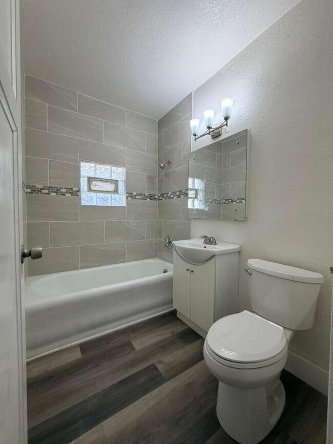 Photo - 2213 N 57th St