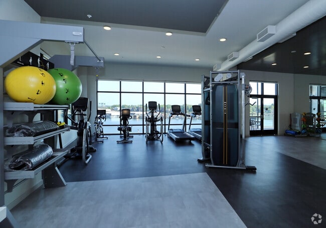 24/7 Fitness Studio