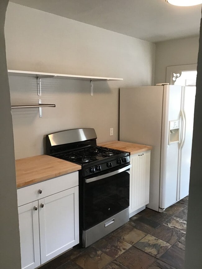 Photo - Darling SW Redmond Home for Rent!