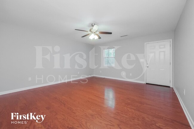 Photo - 736 Rowe Rd