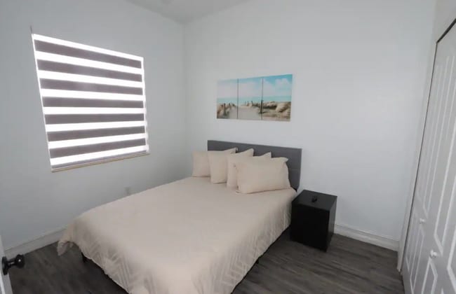 Building Photo - 711 NW 19th Ct Rental