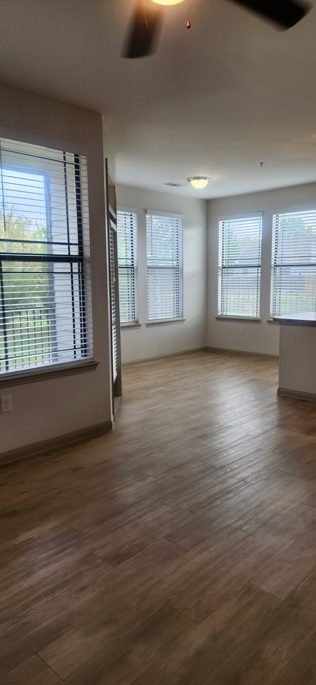 Photo - Queenston Manor