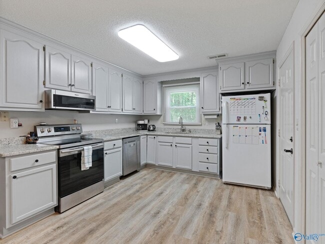 Photo - 105 Whisperbrook Cir
