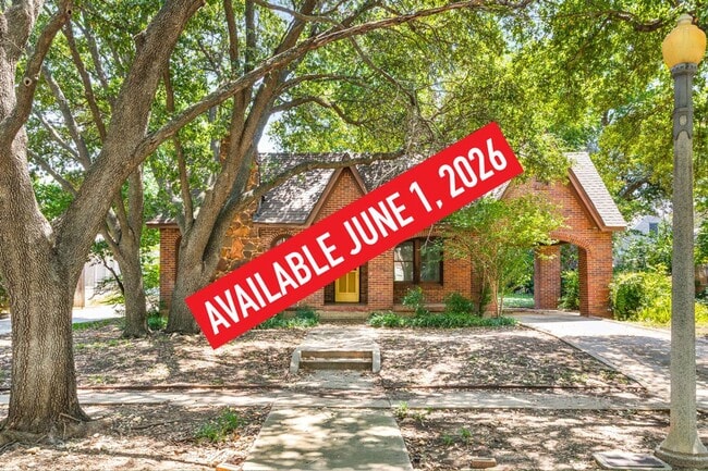 Fort Worth Gem Just Two Doors from TCU - Fort Worth Gem Just Two Doors from TCU House