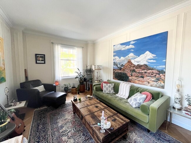 Photo - 925 E Wells St