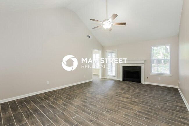 Photo - 3 Bedroom Pet-Friendly Home in COVINGTON, GA with Main Street Renewal