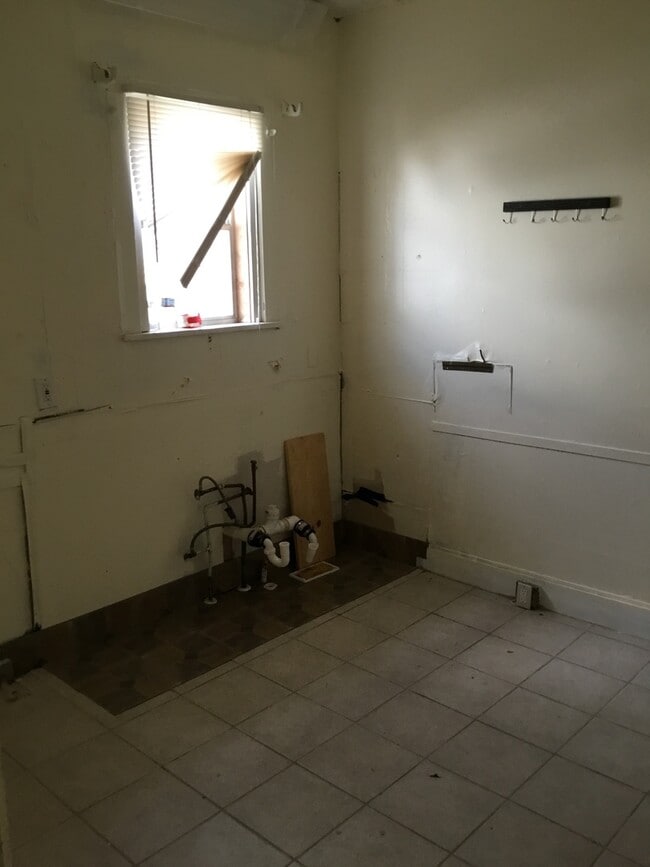 Photo - 2653 Malcolm-