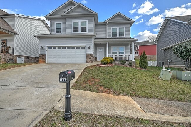 Photo - 4 Bedroom / 2.5 Bath Home  Kingsport, TN
