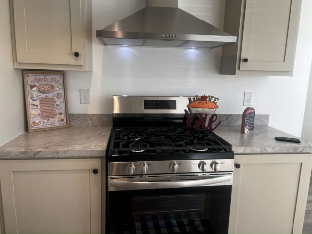 Photo - 825 N Lamb Blvd