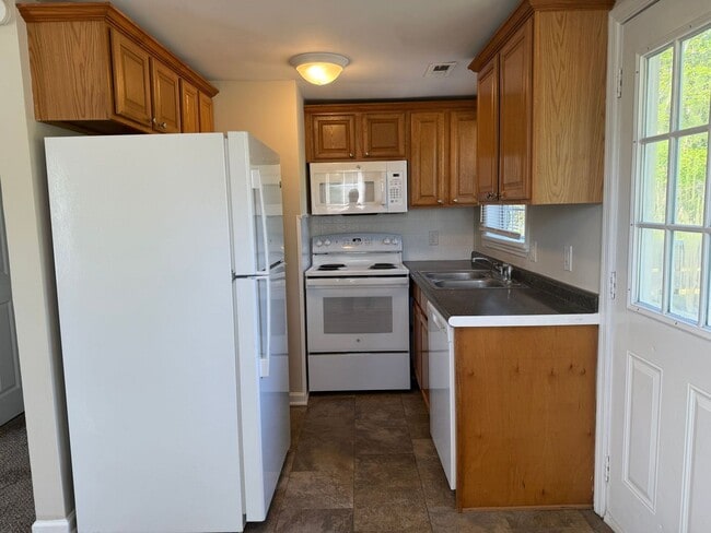 Photo - Nice 3 bedroom 1 bathroom
