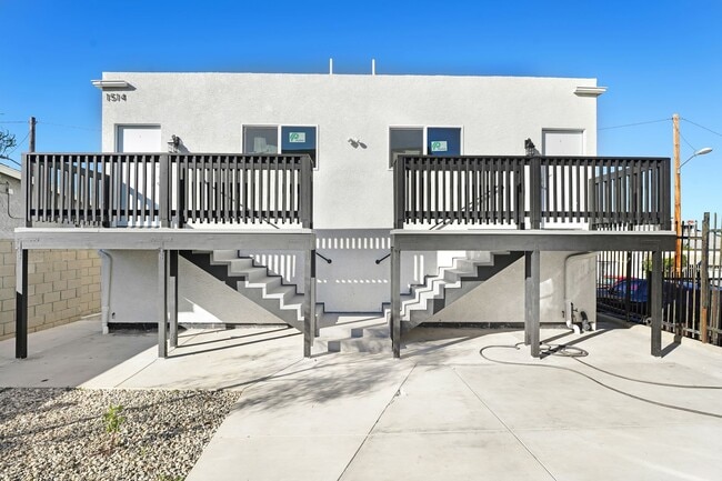Newly renovated 1 bedroom / 1 bath apartment available now! - Newly renovated 1 bedroom / 1 bath apartment available now! Unit 1514 1/2
