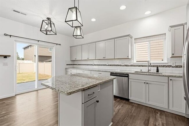 124 S Glenbrook Ct