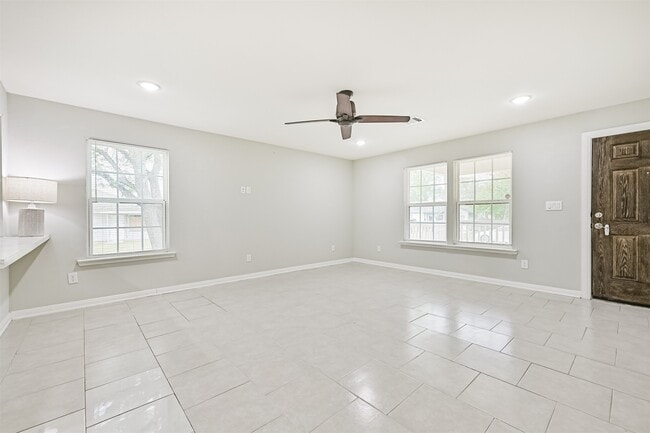 Photo - 10633 Flaxman St