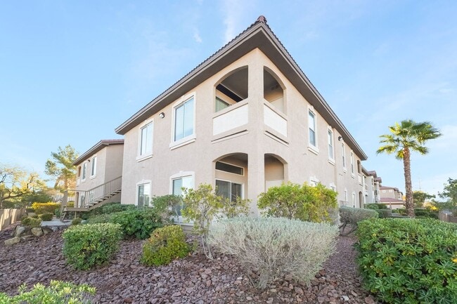 Building Photo - IMMACULATE 2 BEDROOM CONDO IN HENDERSON!