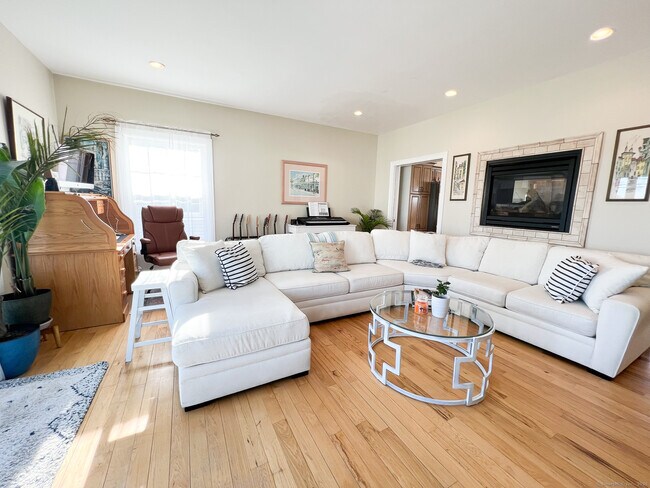 Photo - 712 E Broadway