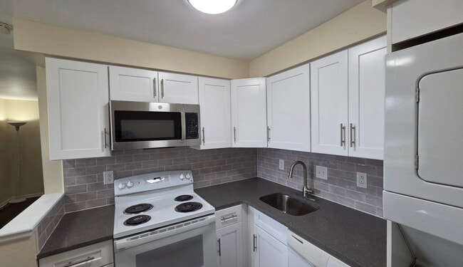 Building Photo - 200 Prince Frederick St Unit M3