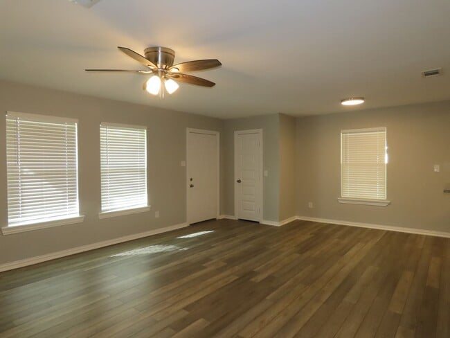 Photo - Newly Remodeled 4BR/1BA in Forest Hills Neighborhood