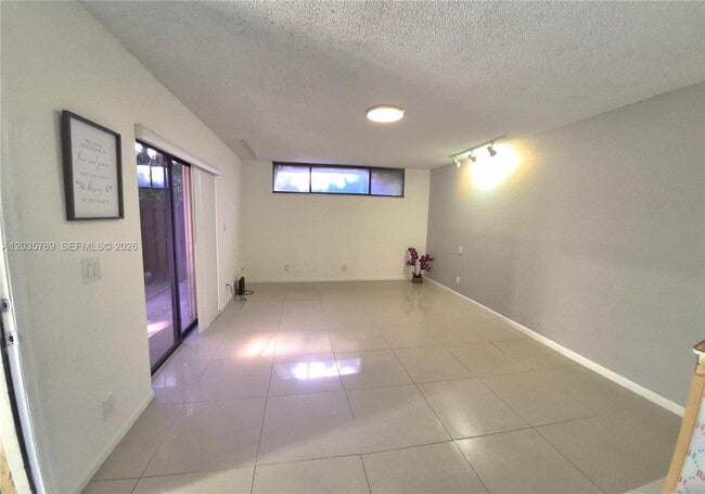 Photo - 23106 Oxford Pl