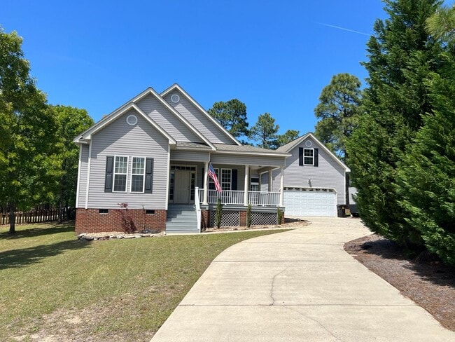 Building Photo - CAROLINA LAKES!!!