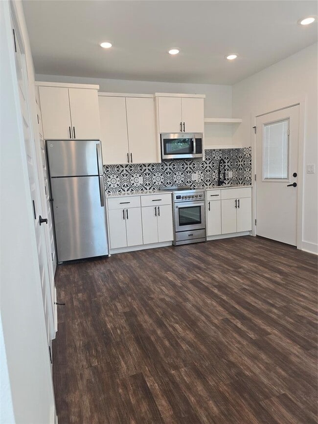 Building Photo - 7601 Carver Ave Unit 2 Rental