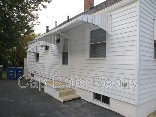 Photo - 469 S Waverly St
