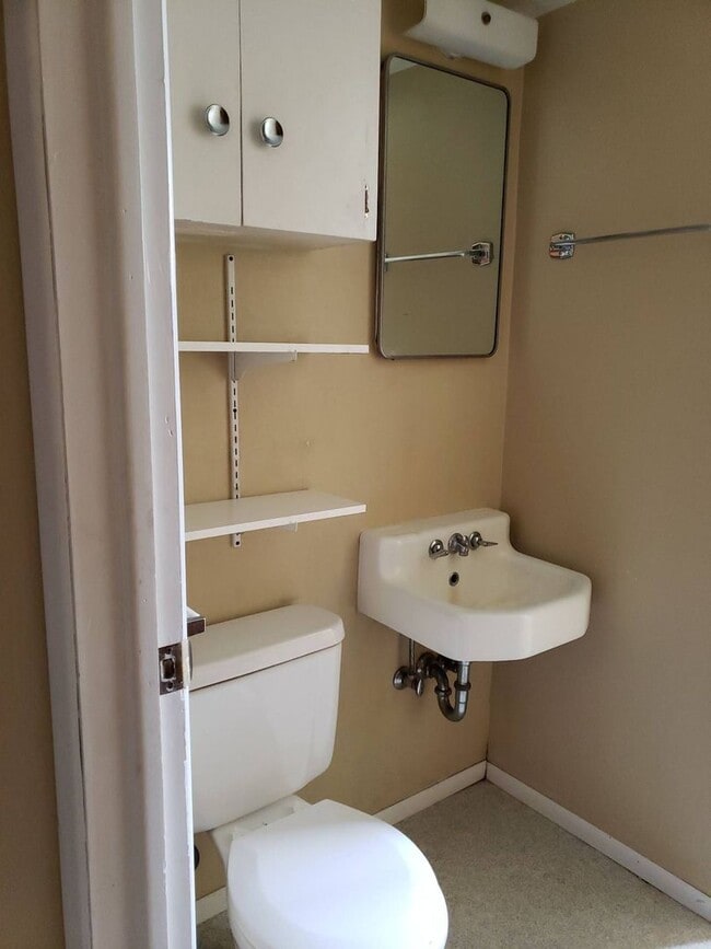 Photo - 463-465 SW State Street Unit 463