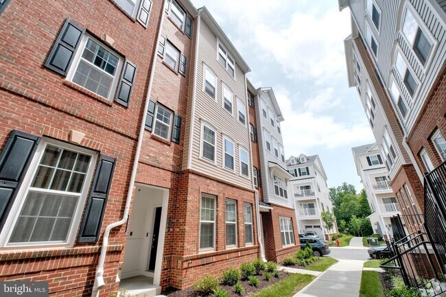Building Photo - Townhouse in Owings Mills