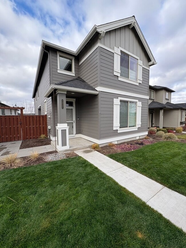 Photo - Newer 3 Bedroom / 2.5 Bathroom + Loft in the Ochoco Pointe Community