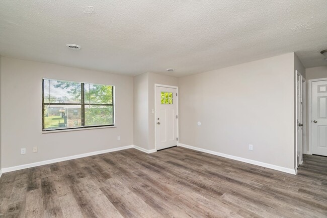 Building Photo - 101 Raintree Ln Unit A