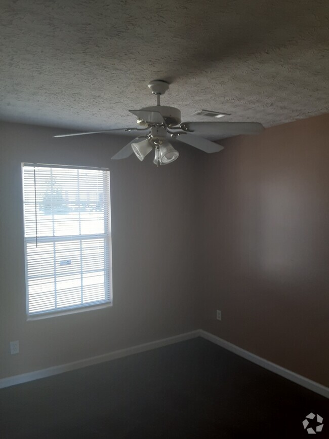 Building Photo - 196 Marsh Glen Dr Rental