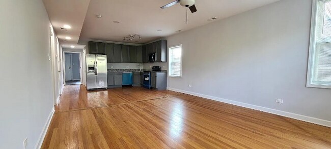 Photo - 619 E Groveland Park Unit 2W
