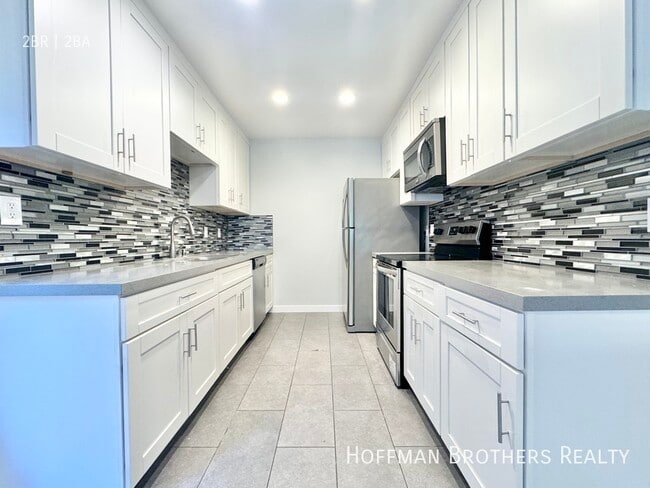 Building Photo - 415 N Oakhurst Dr Unit 108