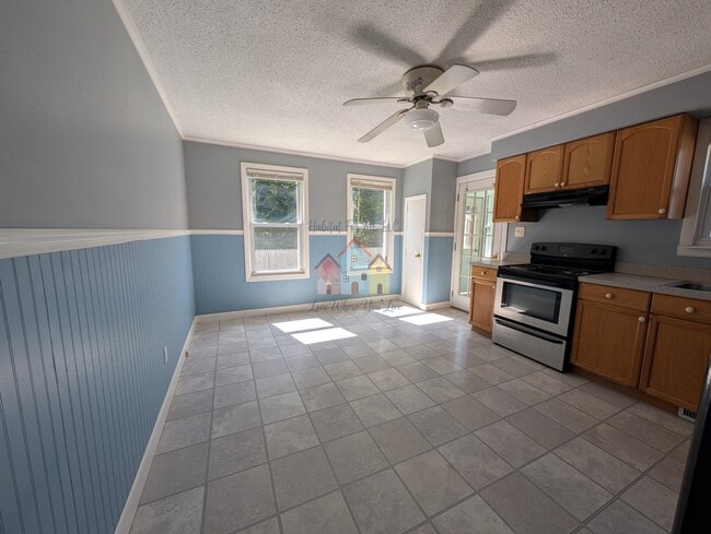 Sunny Kitchen - 4 Cone St