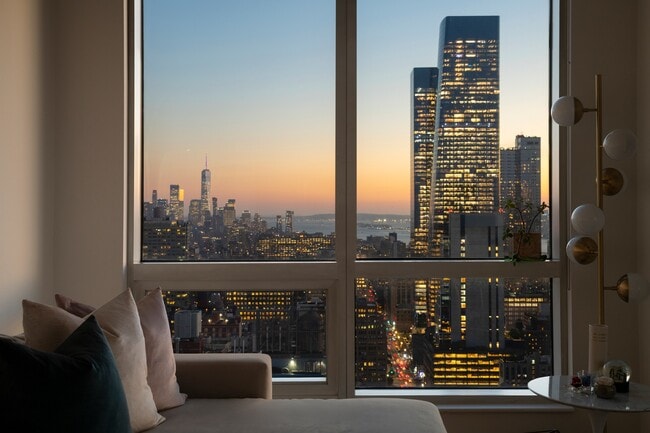 Photo - 350 W 42nd St