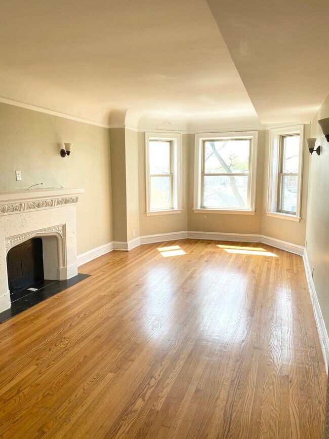 3057 N Troy St Unit 3