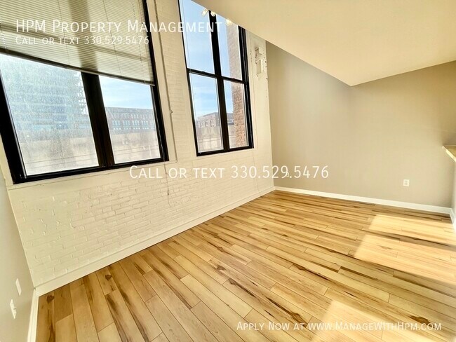 Photo - 1133 W 9th St Unit 321