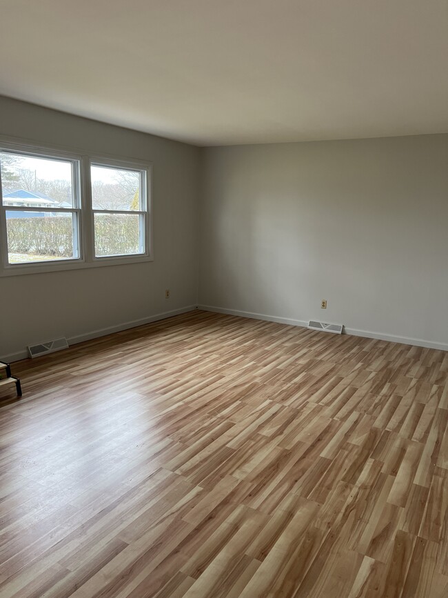 Building Photo - 369 Dehoff Dr