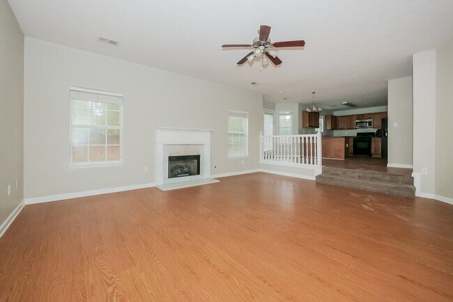 Photo - 112 Garrison Ln