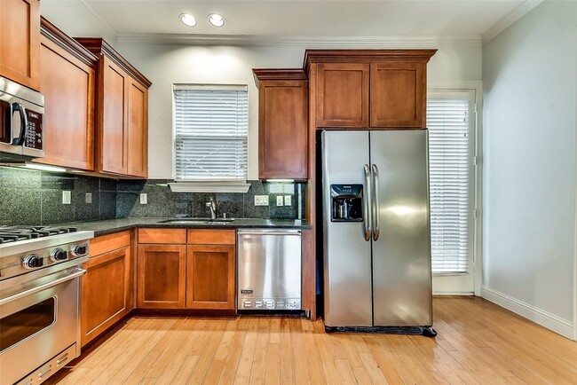 2606 N Henderson Ave Unit A