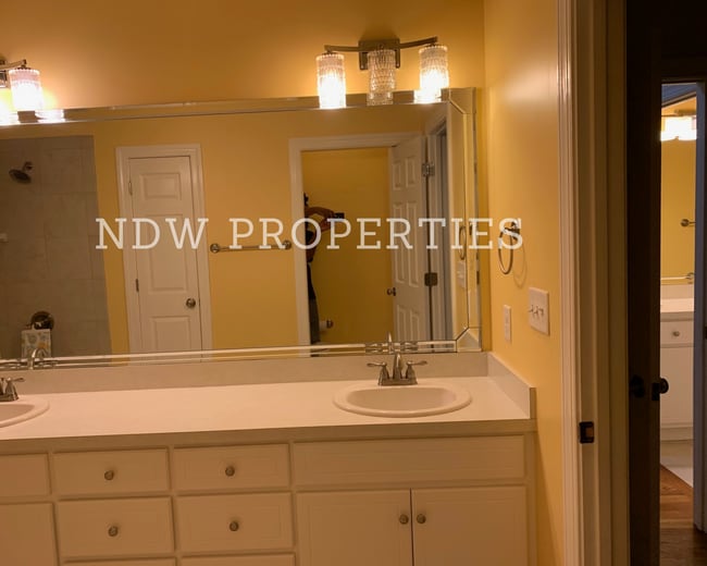 Photo - 185 S White St