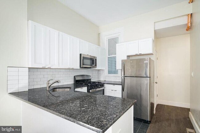 Photo - 1825 Master St
