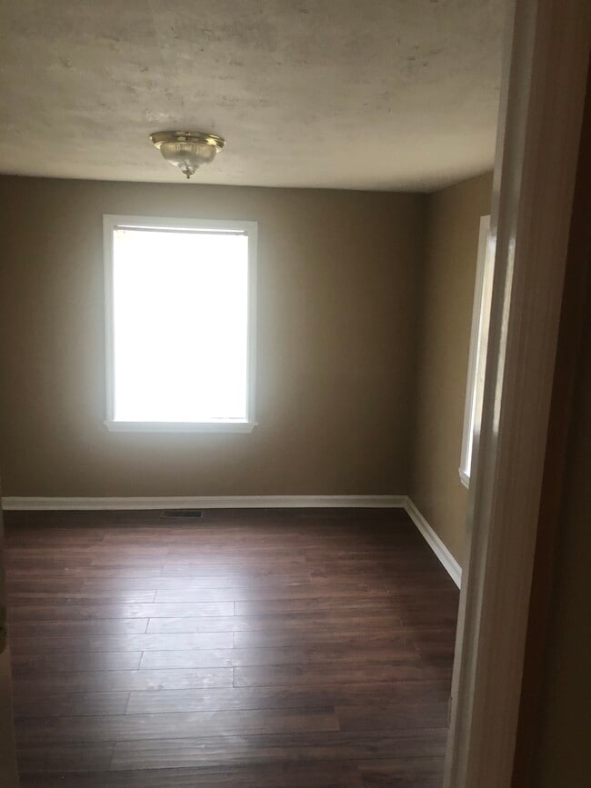 Photo - 1923 Kissingbower Rd