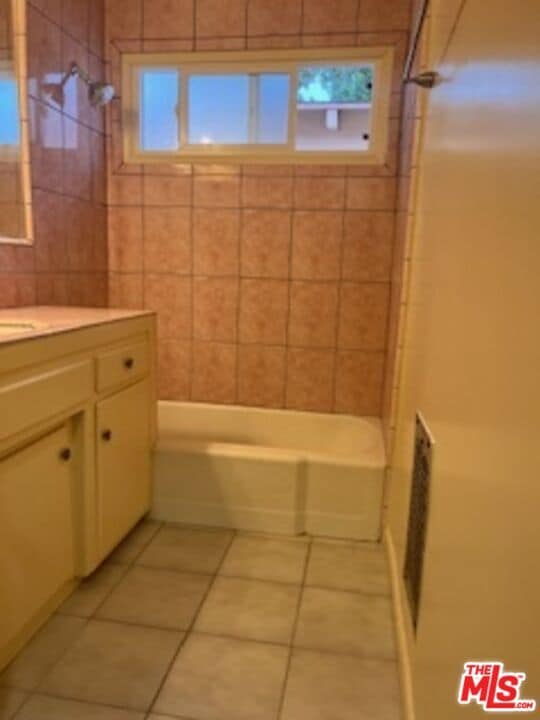 Photo - 2635 W Imperial Hwy Unit 5