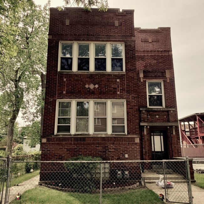 Building Photo - 7512 S Calumet Ave Unit 2nd Floor